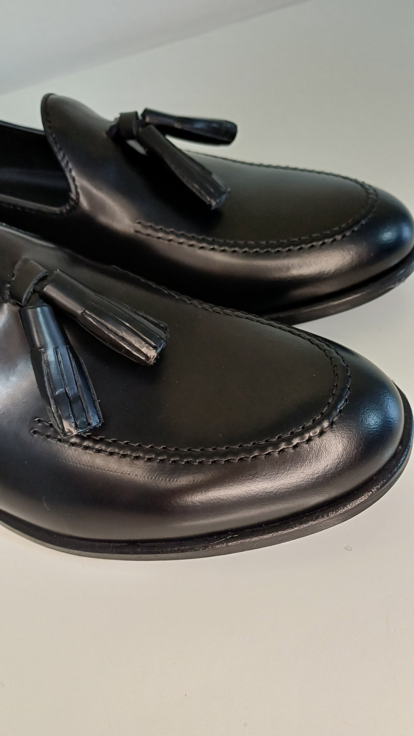 mocassino modello tassel loafer Artigianali in Pelle Abrasivata Nera