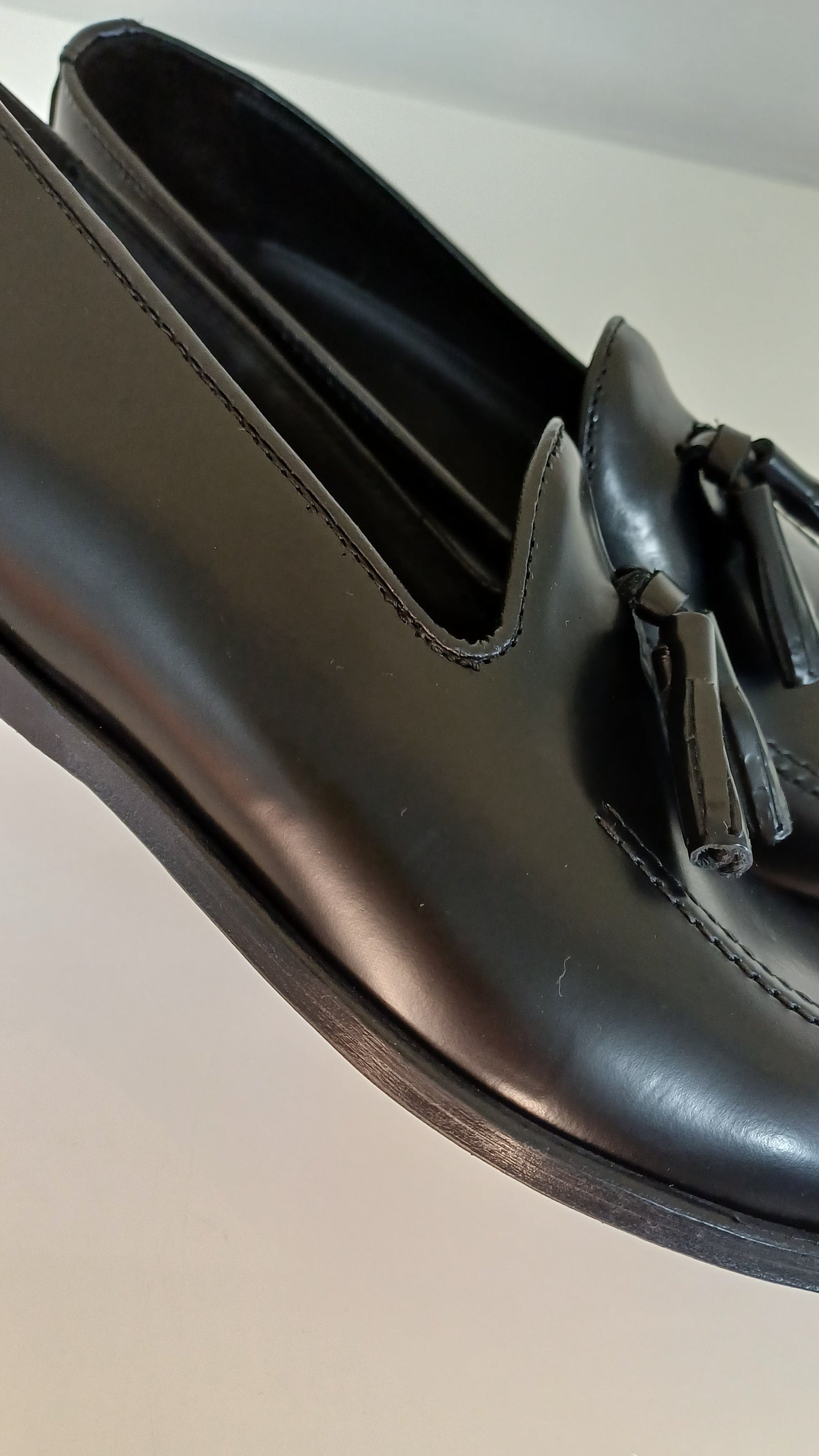 mocassino modello tassel loafer Artigianali in Pelle Abrasivata Nera