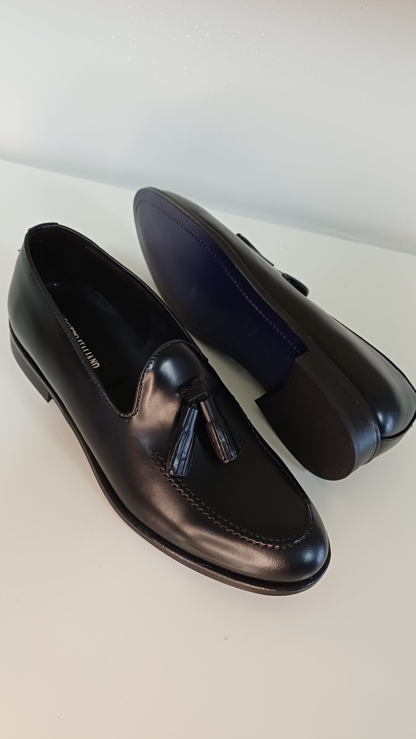 mocassino modello tassel loafer Artigianali in Pelle Abrasivata Nera