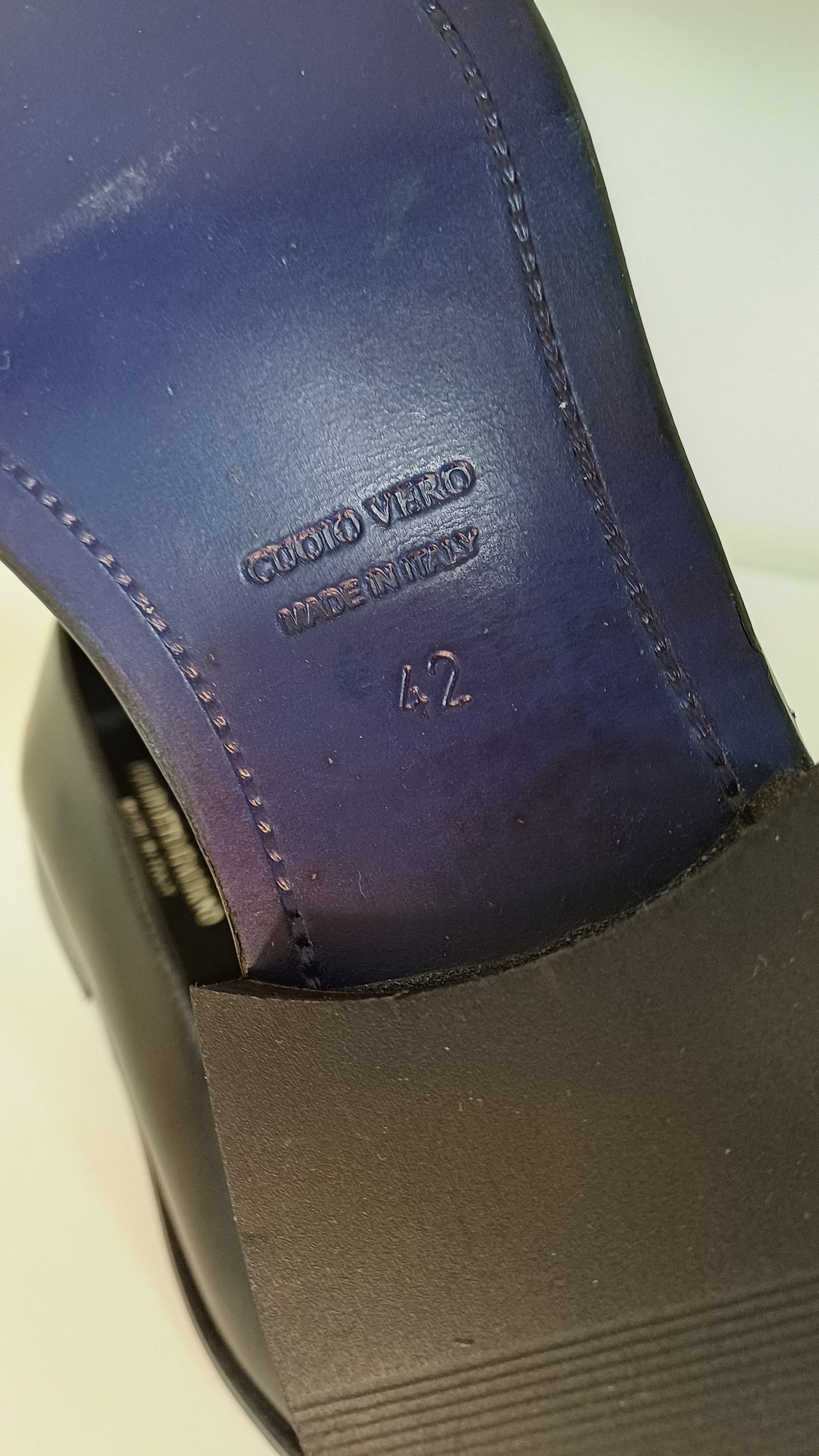 mocassino modello tassel loafer Artigianali in Pelle Abrasivata Nera
