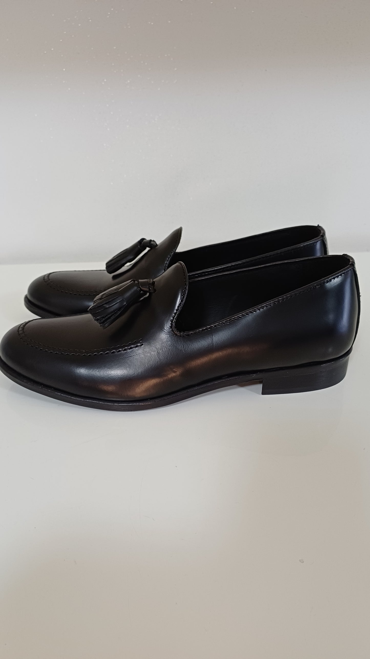 mocassino modello tassel loafer Artigianali in Pelle Abrasivata Nera