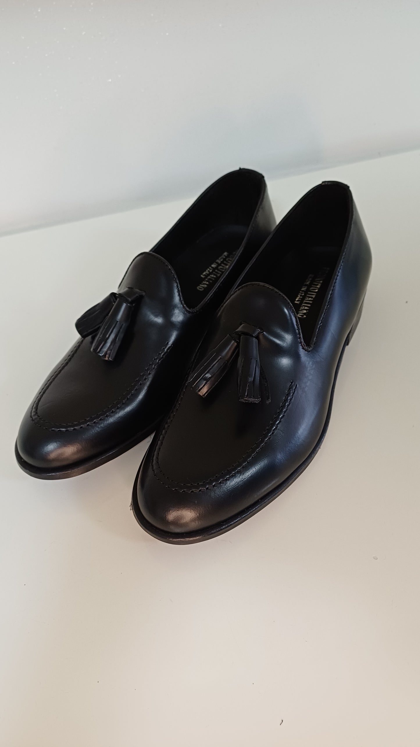 mocassino modello tassel loafer Artigianali in Pelle Abrasivata Nera