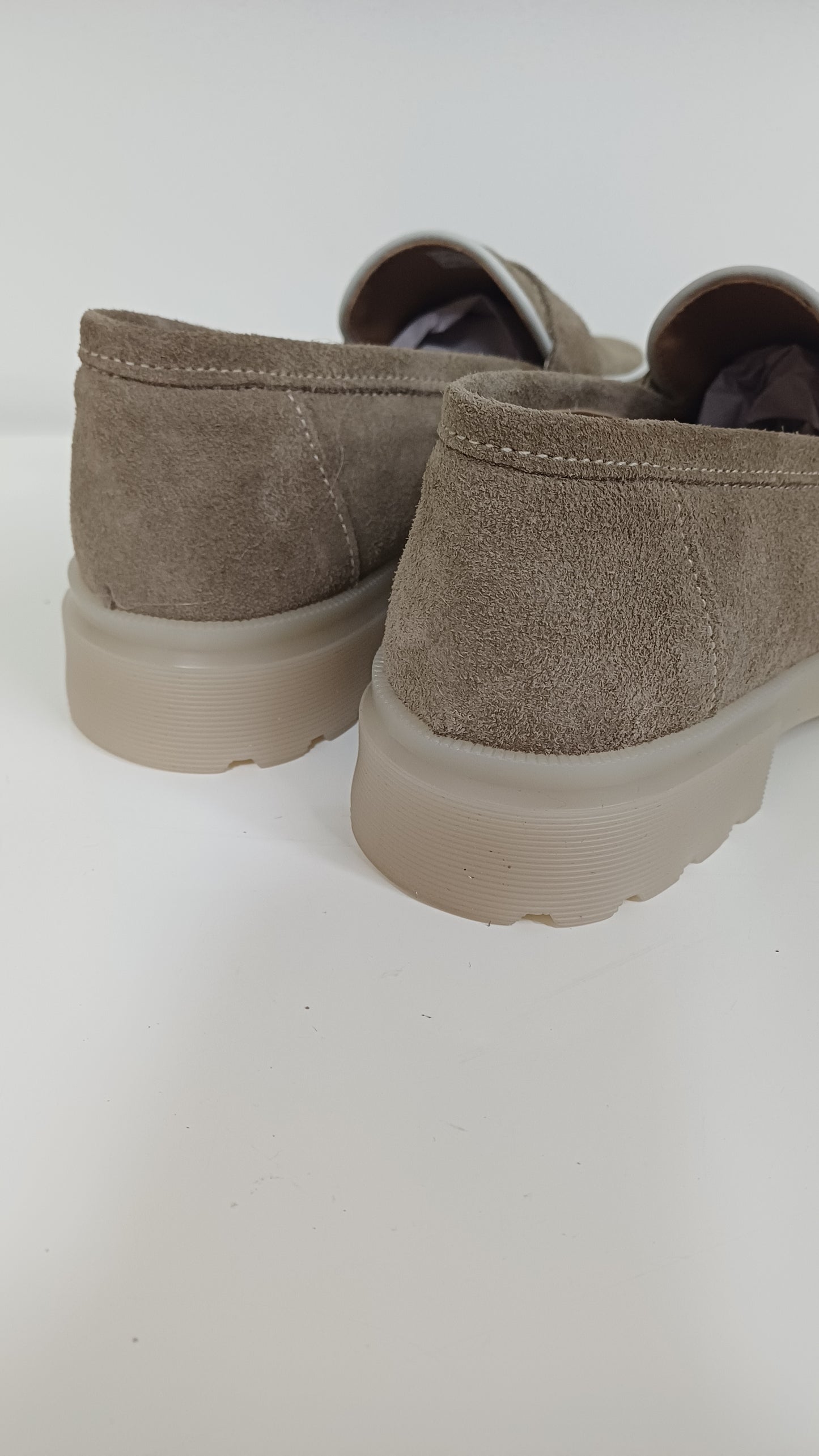 Mocassino Donna in Pelle Scamosciata Beige con Finiture Bianche