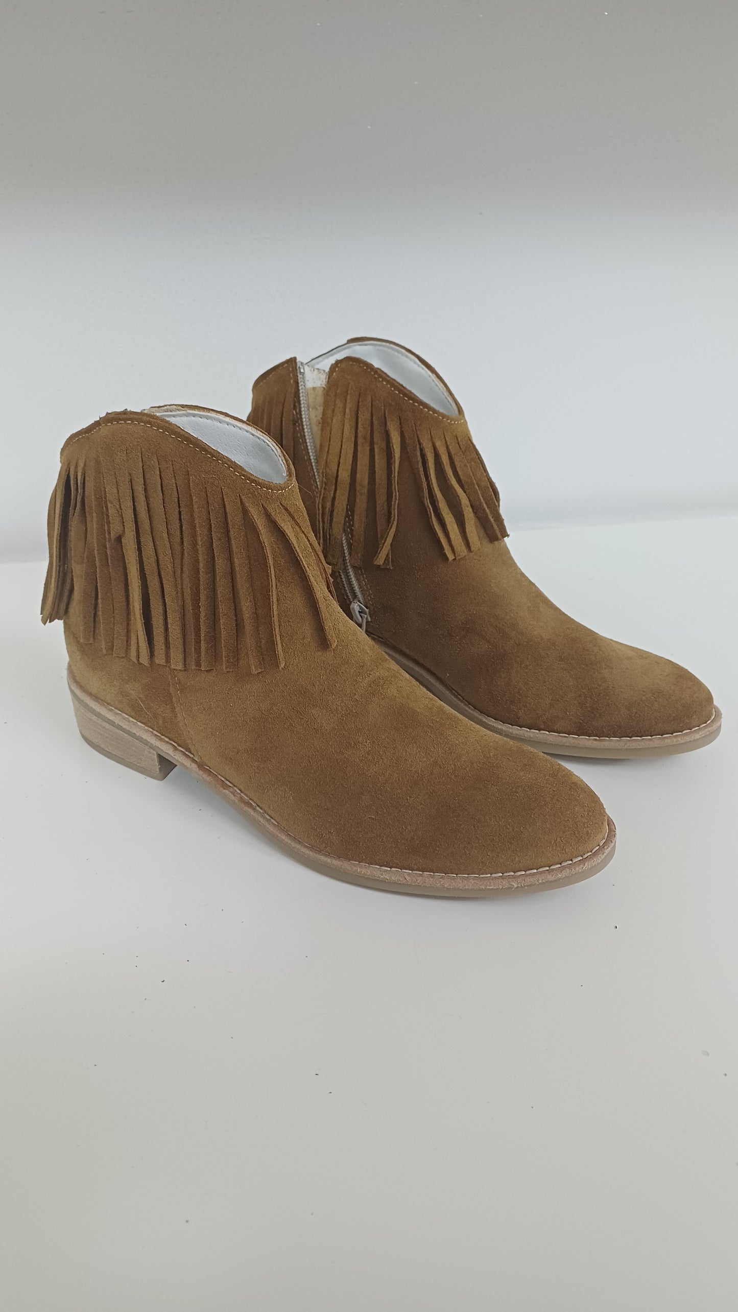 Stivaletto Estivo con Frange in Vera Pelle Scamosciata Tabacco