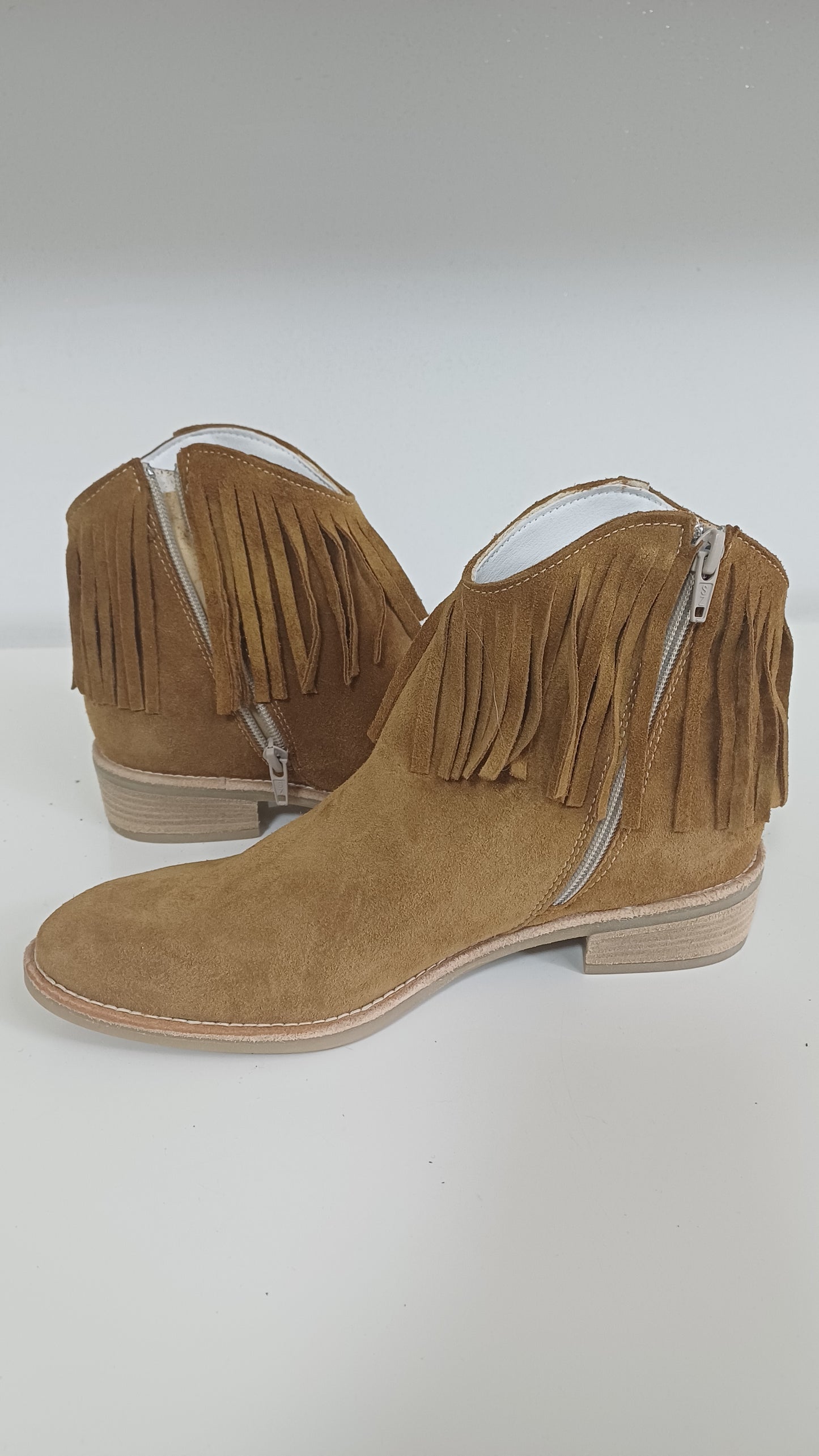 Stivaletto Estivo con Frange in Vera Pelle Scamosciata Tabacco